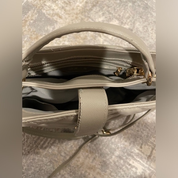 Bebe LYLA Shoulder Bag Taupe Color, Quilted Pattern Great Condition! - Picture 4 of 13